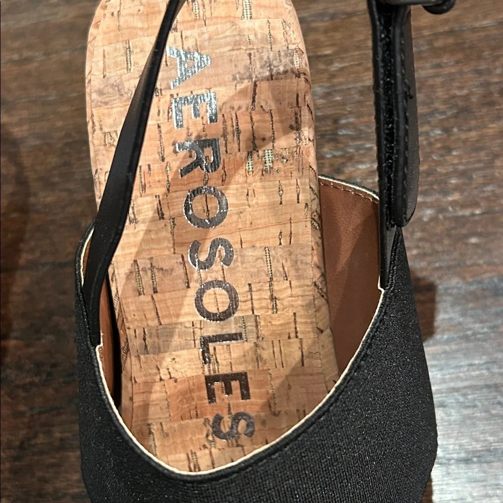 Aerosoles Women’s Black and Tan Wedge Sandals Size 9.5